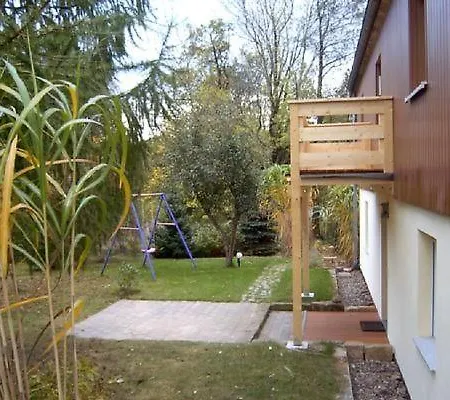 In Schoenfeld Mit Grossem Garten Dresden